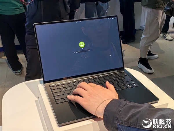 爱簿智能全球首发AIBOOK算力本:预置Linux开发环境一步到位!你也能开发AI