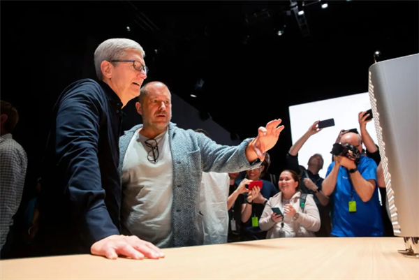 斥资36亿！OpenAI考虑收购前苹果设计师AI初创公司