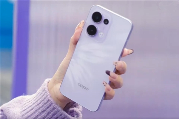 红极一时的等深微曲屏退出！OPPO Reno14系列全系回归直屏