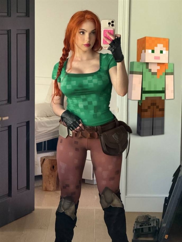 美国小姐姐Cos《我的世界》美图 性感身材让人难忘