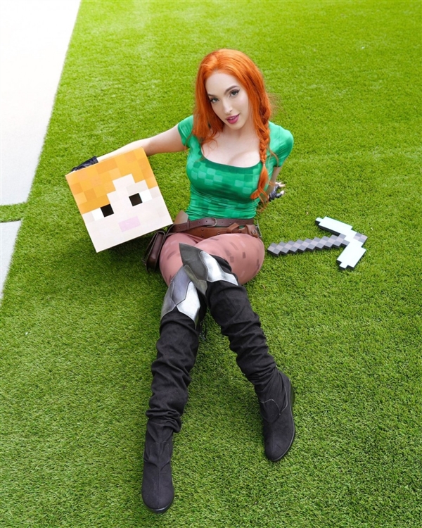 美国小姐姐Cos《我的世界》美图 性感身材让人难忘