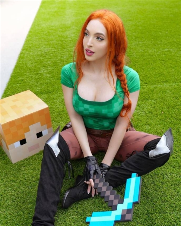 美国小姐姐Cos《我的世界》美图 性感身材让人难忘