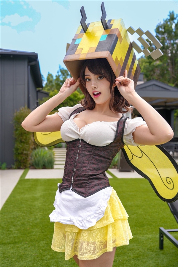 美国小姐姐Cos《我的世界》美图 性感身材让人难忘