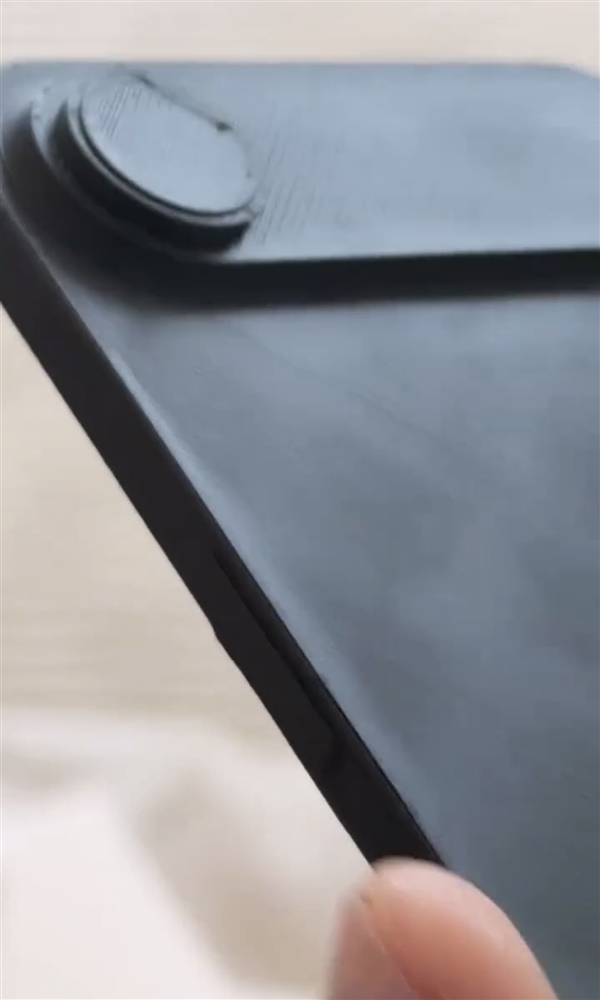 史上最薄的苹果手机！iPhone 17 Air机模上手