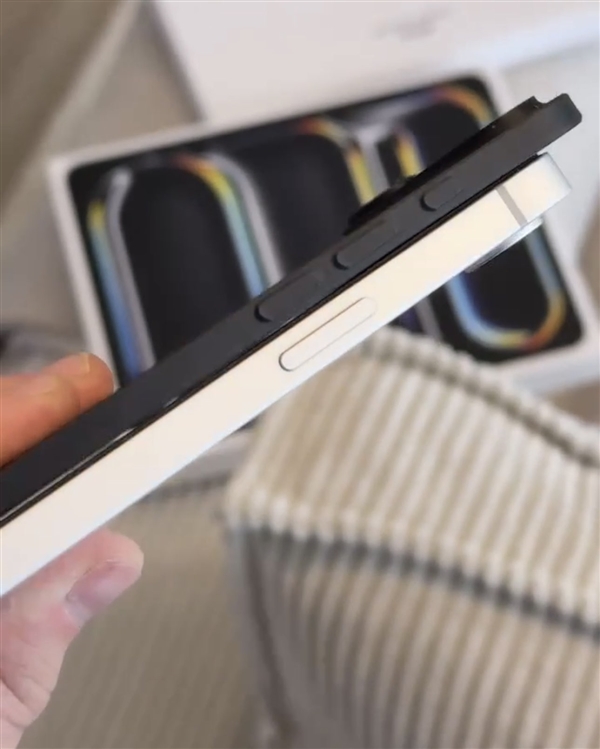 史上最薄的苹果手机！iPhone 17 Air机模上手