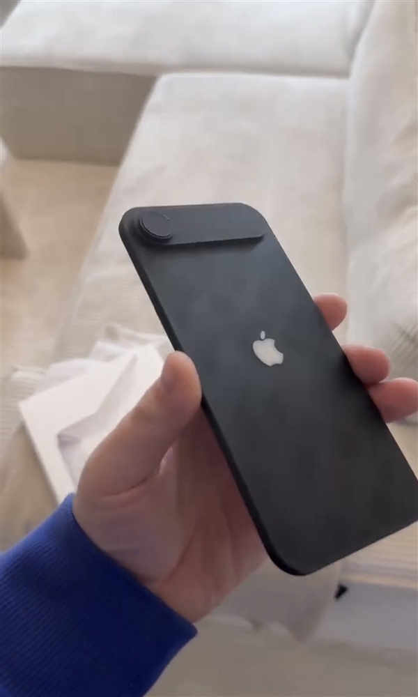 史上最薄的苹果手机！iPhone 17 Air机模上手