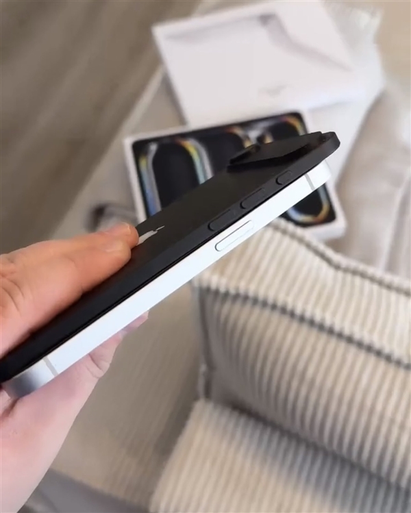 史上最薄的苹果手机！iPhone 17 Air机模上手