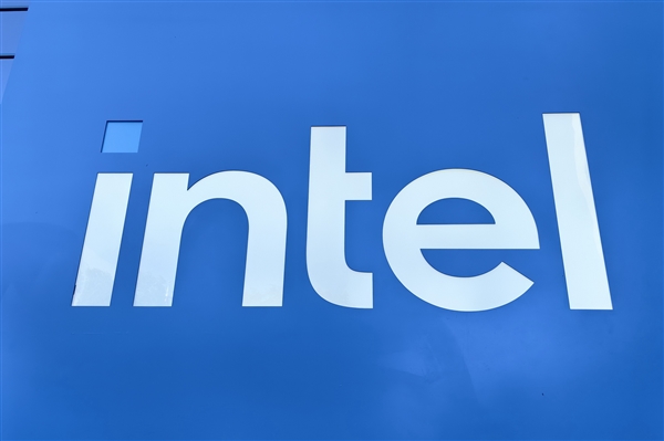 Intel股价跌至16年来最低！不到AMD四分之一