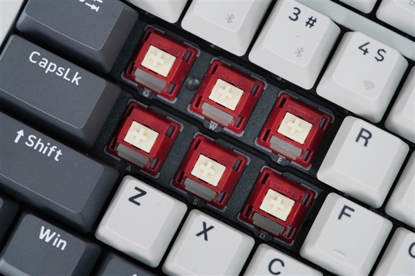 七彩虹首款机械键盘！隐星KB8 PRO图赏