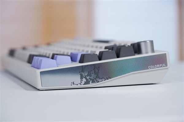 七彩虹首款机械键盘！隐星KB8 PRO图赏
