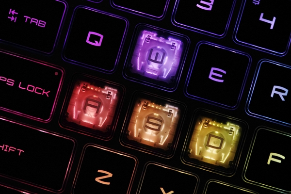 满血RTX 5080加持！微星泰坦16 AI 2025游戏本图赏