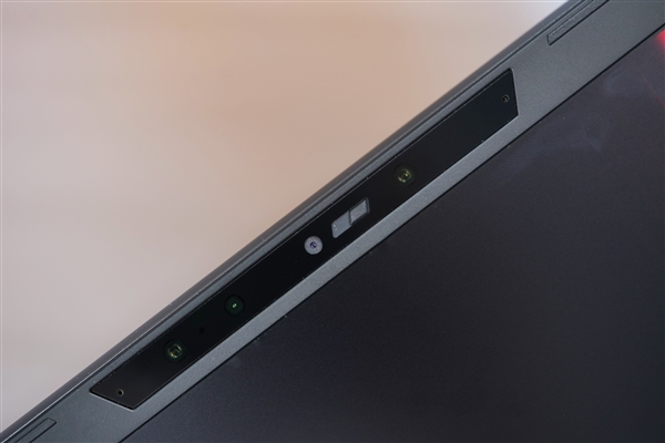 满血RTX 5080加持！微星泰坦16 AI 2025游戏本图赏