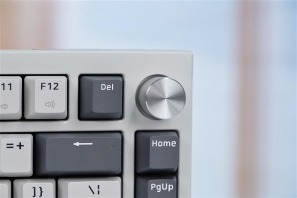 七彩虹首款机械键盘！隐星KB8 PRO图赏