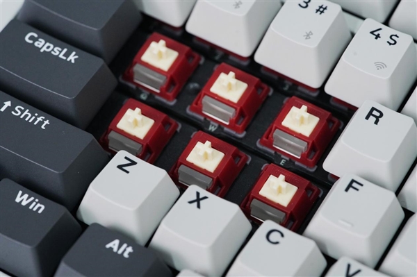 七彩虹首款机械键盘！隐星KB8 PRO图赏