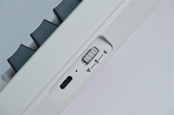 七彩虹首款机械键盘！隐星KB8 PRO图赏