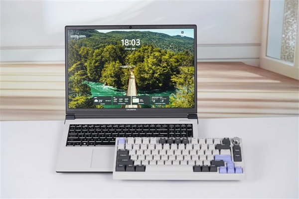 七彩虹首款机械键盘！隐星KB8 PRO图赏