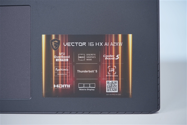 满血RTX 5080加持！微星泰坦16 AI 2025游戏本图赏