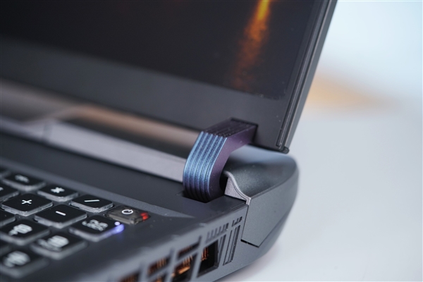 满血RTX 5080加持！微星泰坦16 AI 2025游戏本图赏