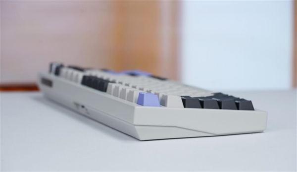 七彩虹首款机械键盘！隐星KB8 PRO图赏