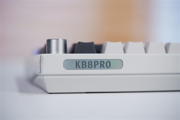 七彩虹首款机械键盘！隐星KB8 PRO图赏