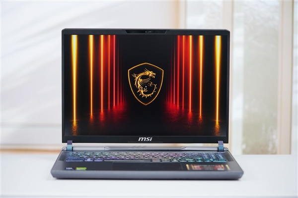 满血RTX 5080加持！微星泰坦16 AI 2025游戏本图赏