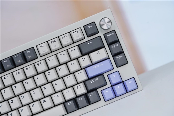 七彩虹首款机械键盘！隐星KB8 PRO图赏