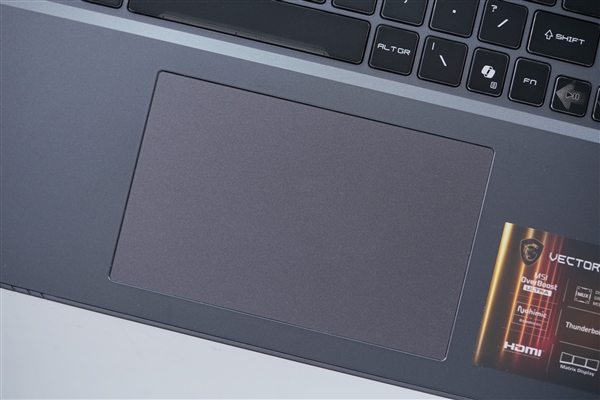 满血RTX 5080加持！微星泰坦16 AI 2025游戏本图赏