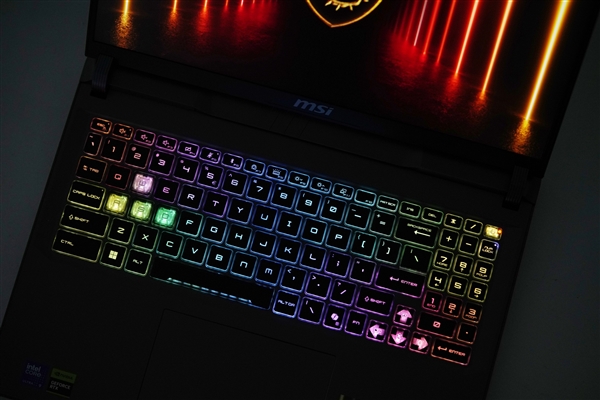 满血RTX 5080加持！微星泰坦16 AI 2025游戏本图赏