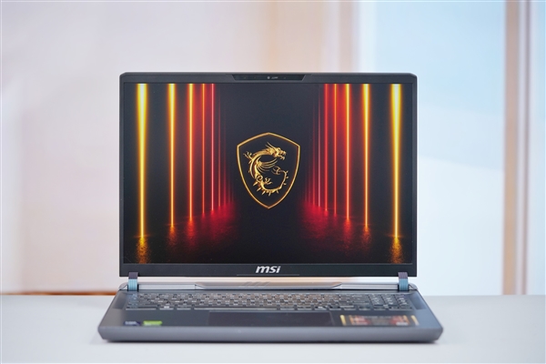 满血RTX 5080加持！微星泰坦16 AI 2025游戏本图赏
