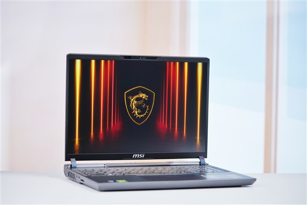 满血RTX 5080加持！微星泰坦16 AI 2025游戏本图赏