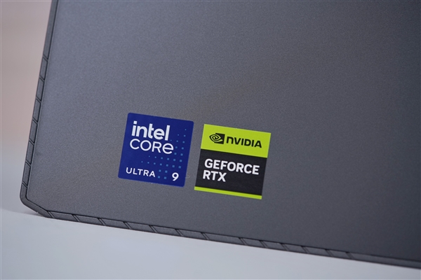 满血RTX 5080加持！微星泰坦16 AI 2025游戏本图赏