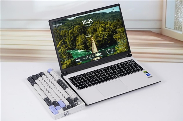 七彩虹首款机械键盘！隐星KB8 PRO图赏