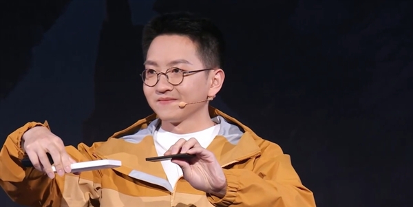 手机电池史上第一次进入8时代！荣耀Power搭载8000mAh电池：让所有人扔掉充电宝