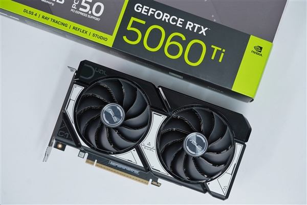 小巧双拼色！华硕RTX 5060 Ti DUAL OC 8GB显卡图赏