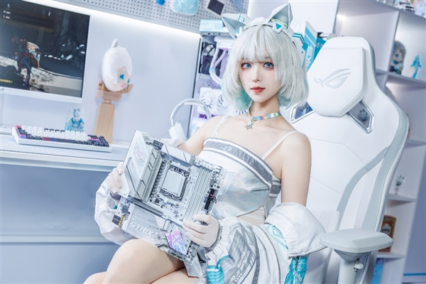 华硕三大重磅主板齐发：ROG姬、初音未来赛若天仙