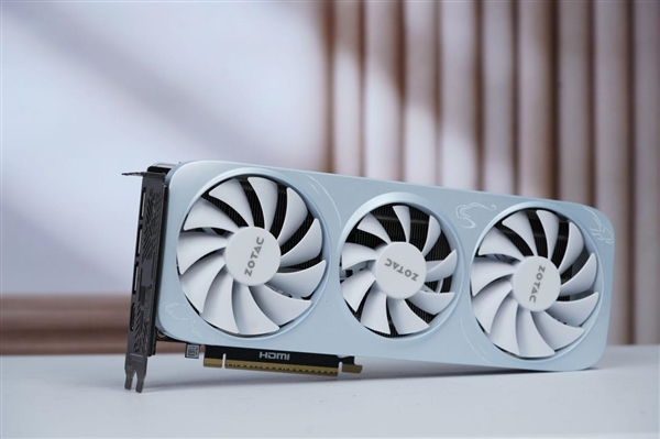 温润如玉！索泰RTX 5060 Ti 8GB月白显卡图赏