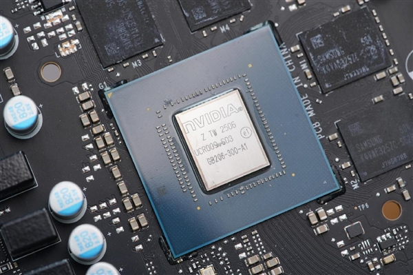 精致香槟金！微星RTX 5060 Ti 16GB硬派师显卡图赏