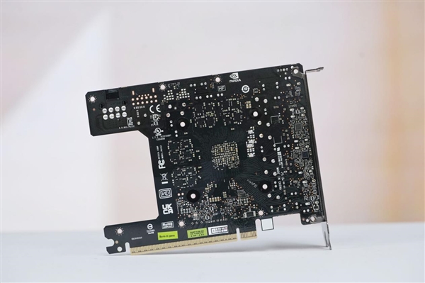 拉丝工艺精致典雅！映众RTX 5060 Ti曜夜8GB显卡图赏