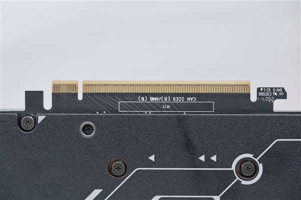 小巧双拼色！华硕RTX 5060 Ti DUAL OC 8GB显卡图赏