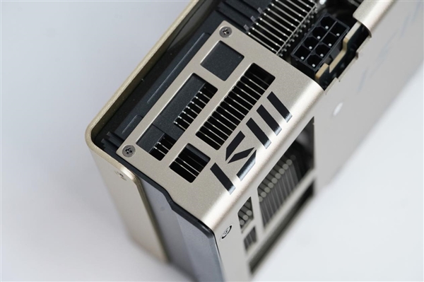 精致香槟金！微星RTX 5060 Ti 16GB硬派师显卡图赏