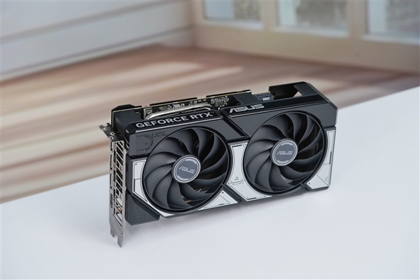 小巧双拼色！华硕RTX 5060 Ti DUAL OC 8GB显卡图赏