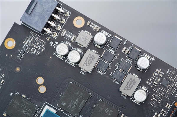 小巧双拼色！华硕RTX 5060 Ti DUAL OC 8GB显卡图赏