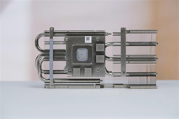 精致香槟金！微星RTX 5060 Ti 16GB硬派师显卡图赏