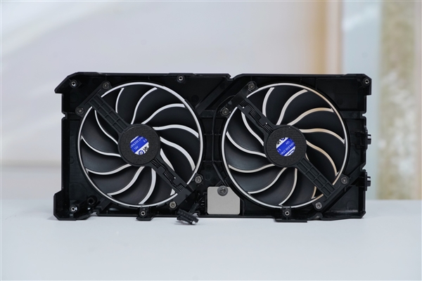小巧双拼色！华硕RTX 5060 Ti DUAL OC 8GB显卡图赏