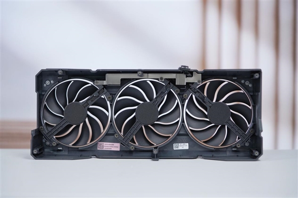 硬派电竞风！华硕RTX 5060 Ti TUF GAMING显卡图赏
