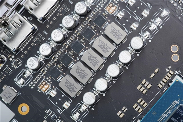 小巧双拼色！华硕RTX 5060 Ti DUAL OC 8GB显卡图赏