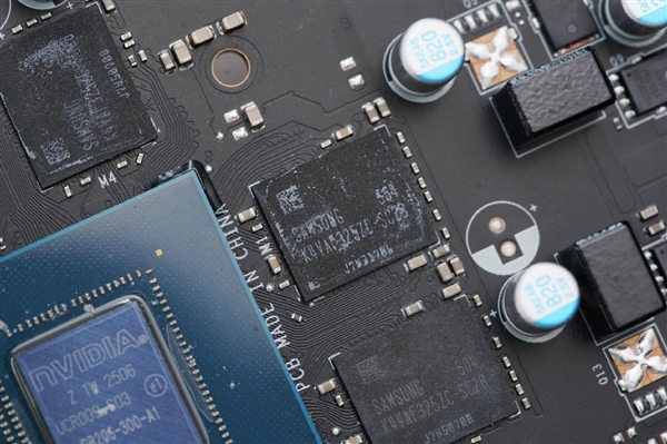 精致香槟金！微星RTX 5060 Ti 16GB硬派师显卡图赏