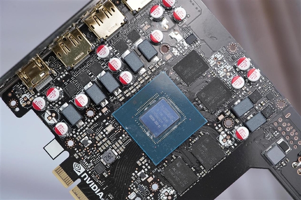 小巧双槽！映众RTX 5060 Ti曜夜16GB显卡图赏