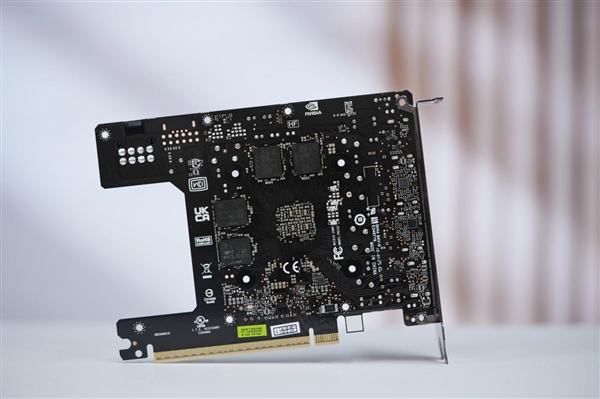 小巧双槽！映众RTX 5060 Ti曜夜16GB显卡图赏