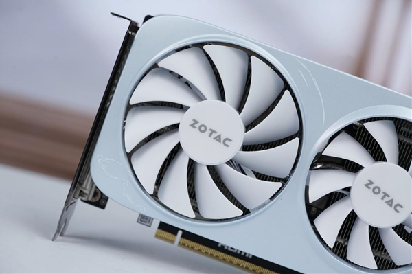 温润如玉！索泰RTX 5060 Ti 8GB月白显卡图赏